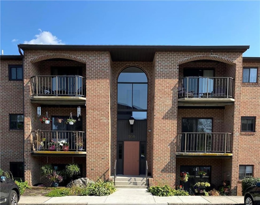 950 Cold Spring Rd unit 7, Allentown, PA 18103 - photo 1