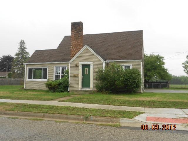 624 Amity St SE, Lowell, MI 49331 - photo 1