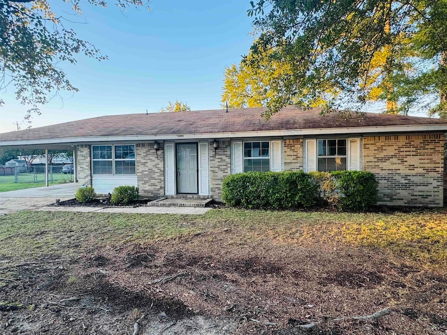 1084 Caddo St, Camden, AR 71701 - photo 1