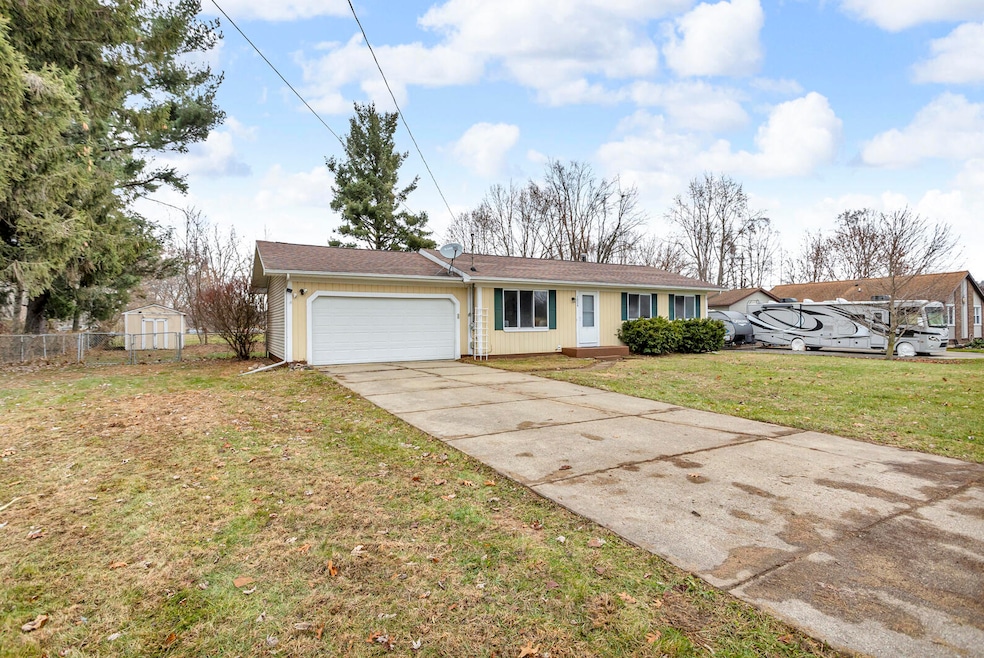 1024 Maple Grove Rd, Jackson, MI 49201 - photo 1