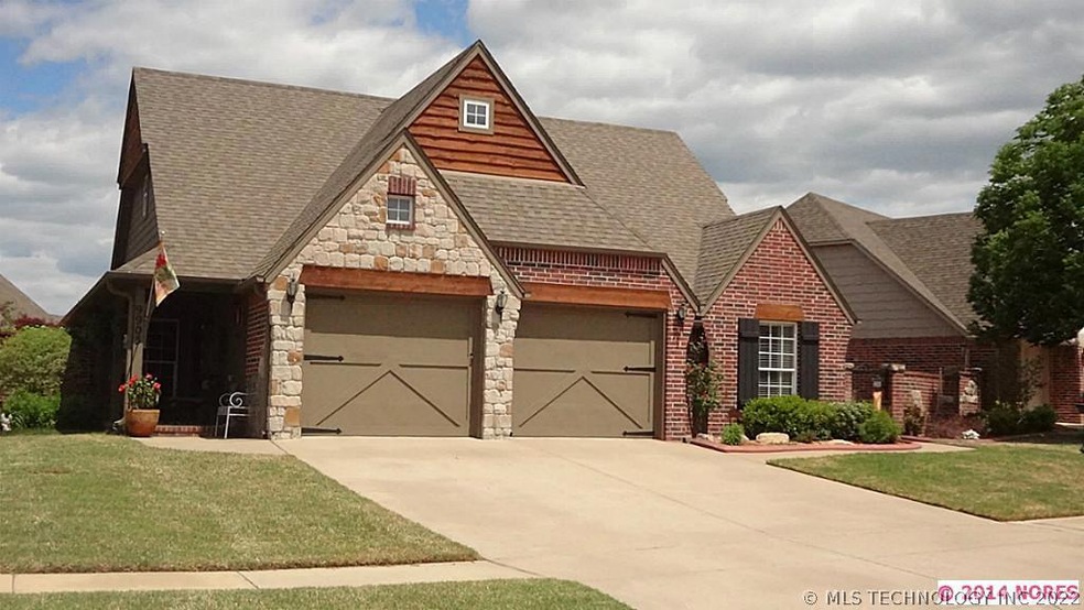 Gorgeous patio home that is ready to move in and r