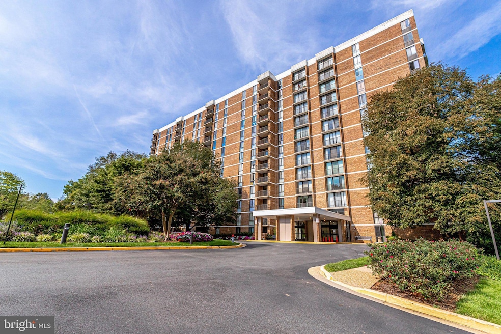 Idylwood Towers unit 919, Falls Church, VA 22043 - photo 1
