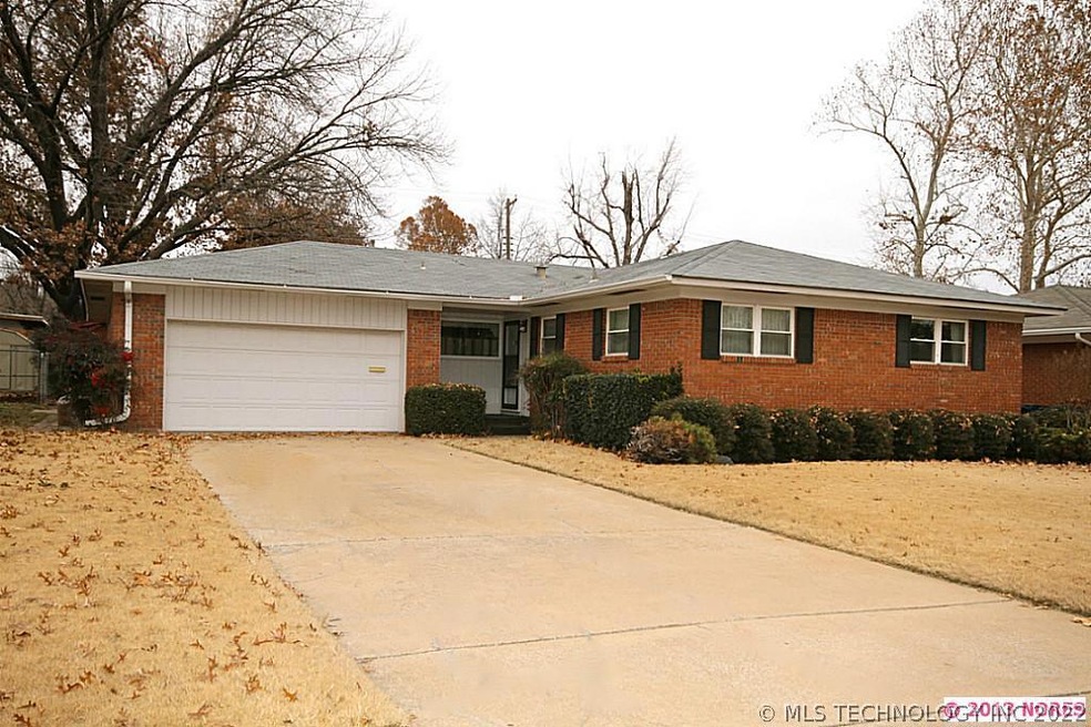Well maintained, full brick, new windows, HVAC, ho