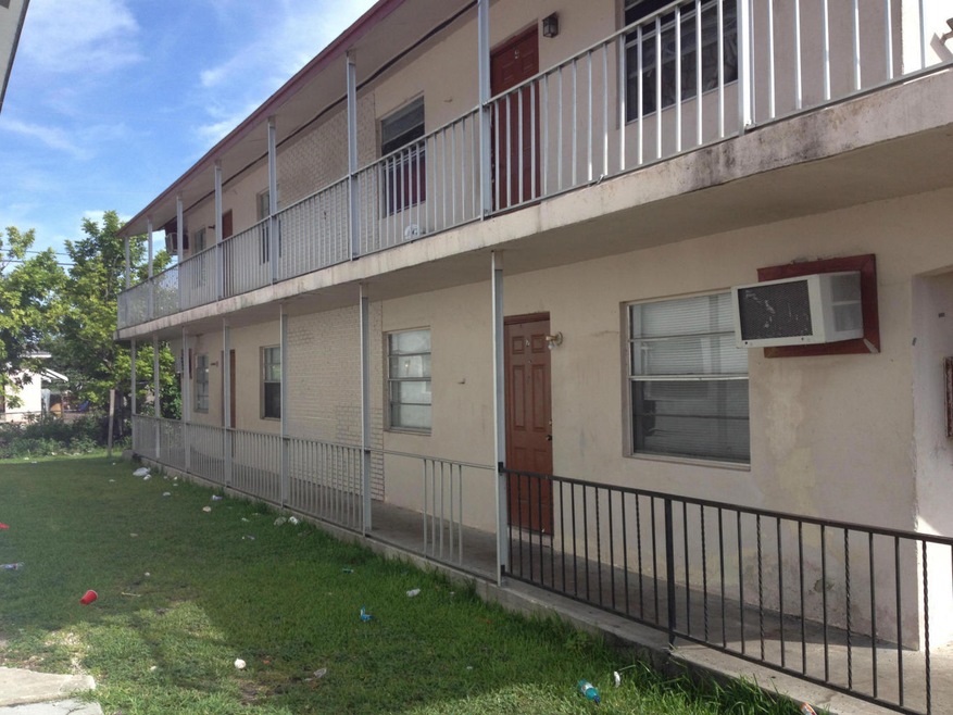 566 SW 3RD ST. QUAD