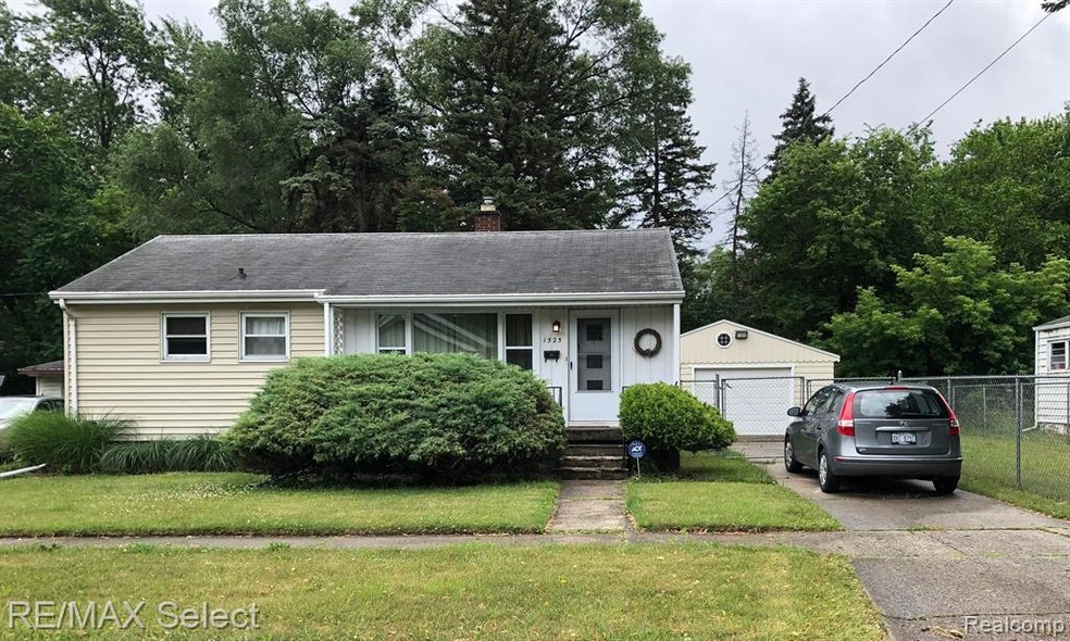 1525 Pettibone Ave, Flint, MI 48507 - photo 1