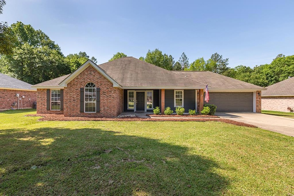 225 Hunters Glen Dr, Lufkin, TX 75904 - photo 1