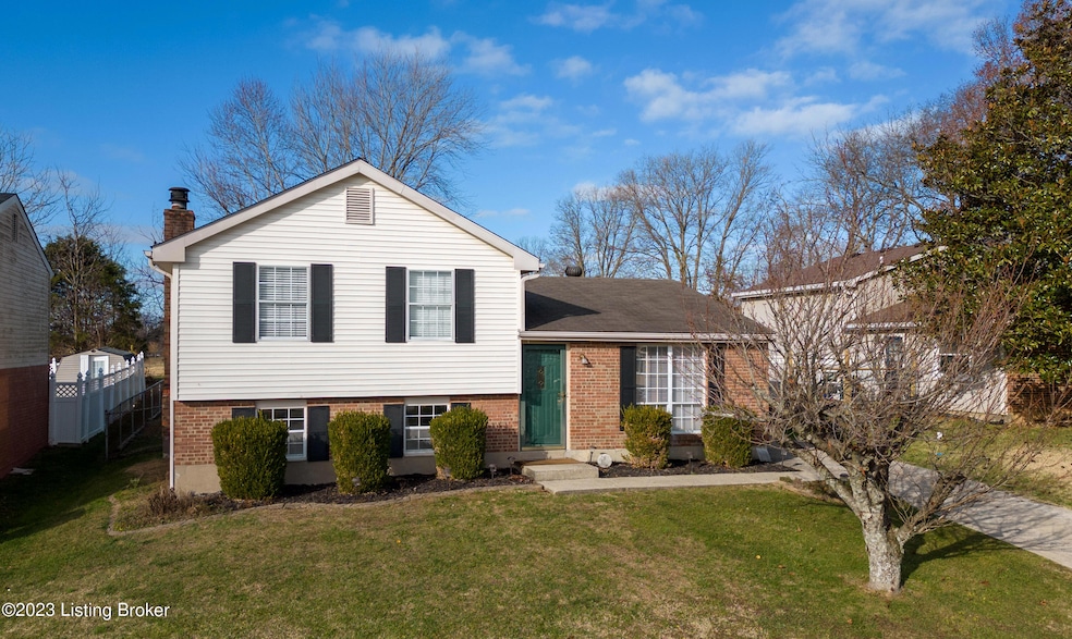 8800 Old Ironsides Dr, Louisville, KY 40228 - photo 1