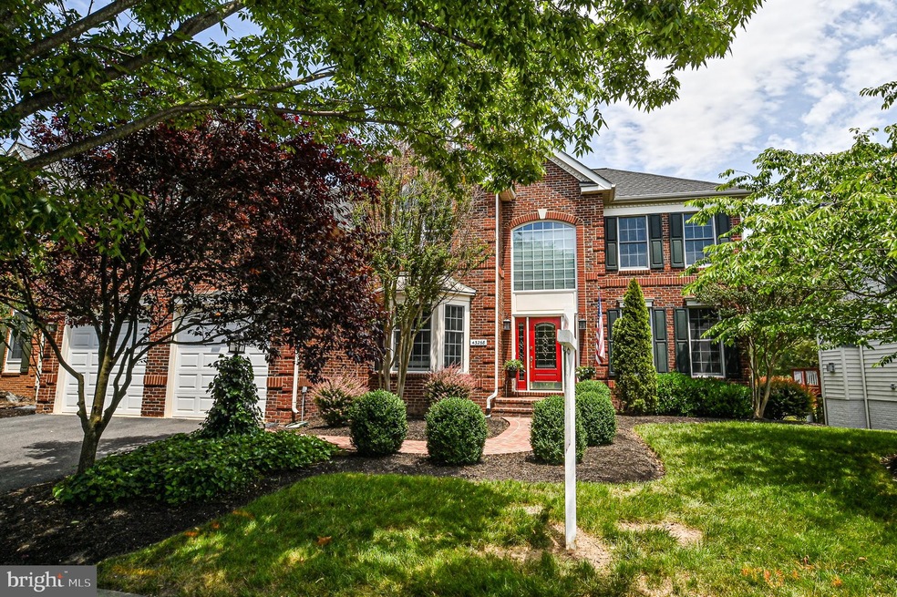 43268 Valiant Dr, Chantilly, VA 20152 - photo 1