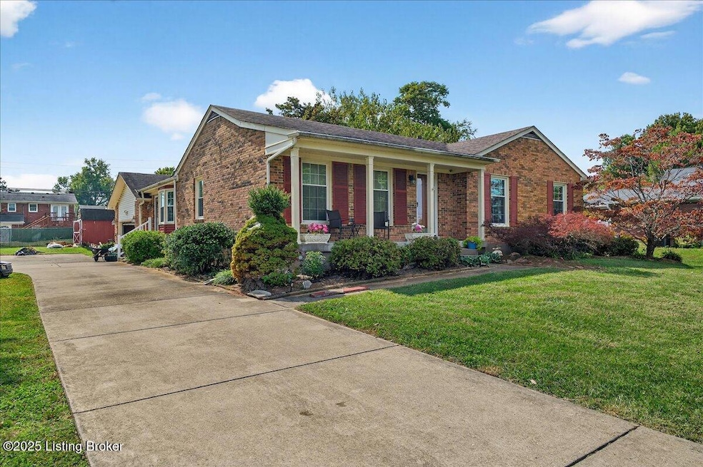 887 Stringer Ln, Mount Washington, KY 40047 - photo 1