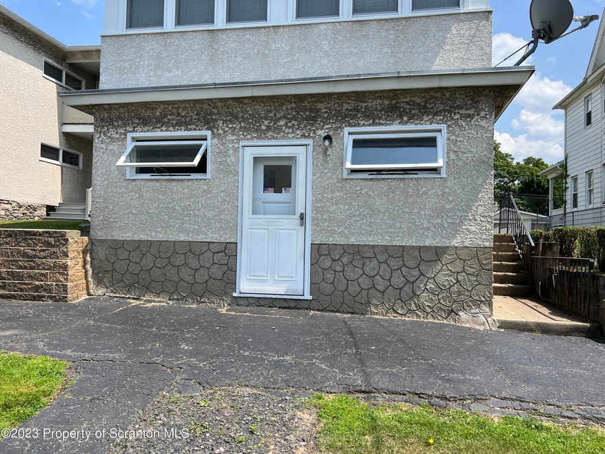 913 S Webster Ave, Scranton, PA 18505 - photo 1