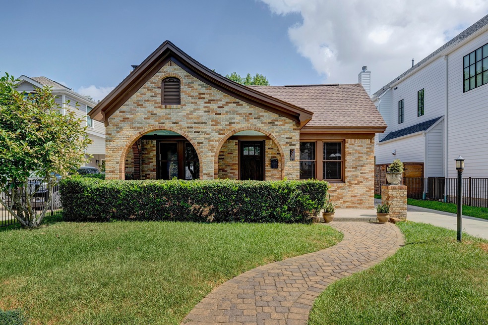 907 Redan St, Houston, TX 77009 - photo 1