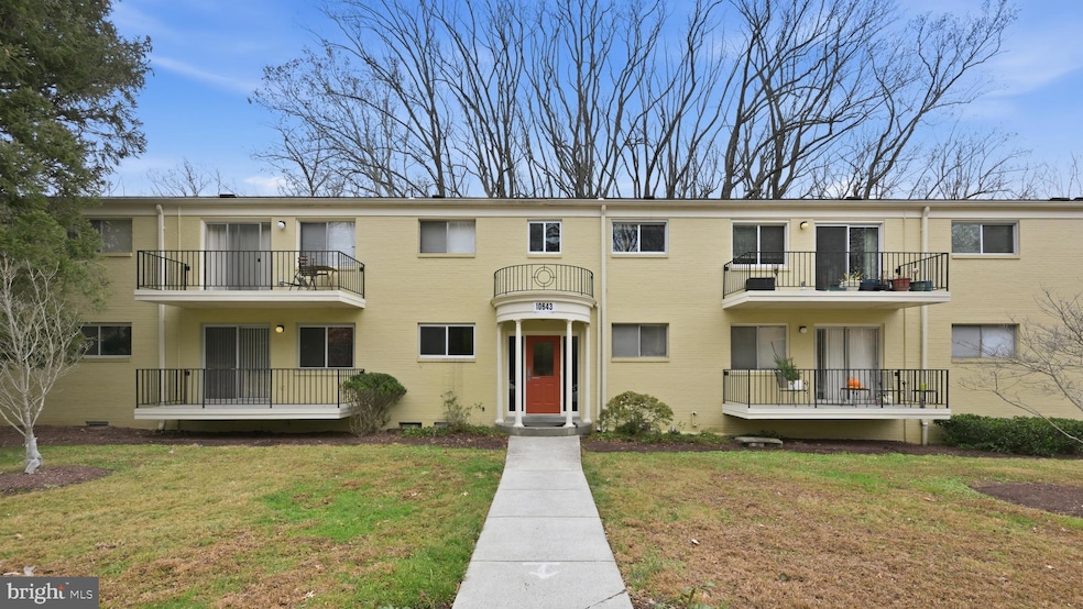 10643 Weymouth St unit 101, Bethesda, MD 20814 - photo 1