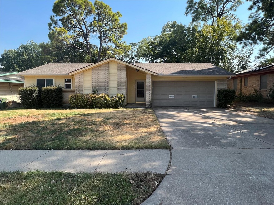 613 Willow St, Hurst, TX 76053 - photo 1