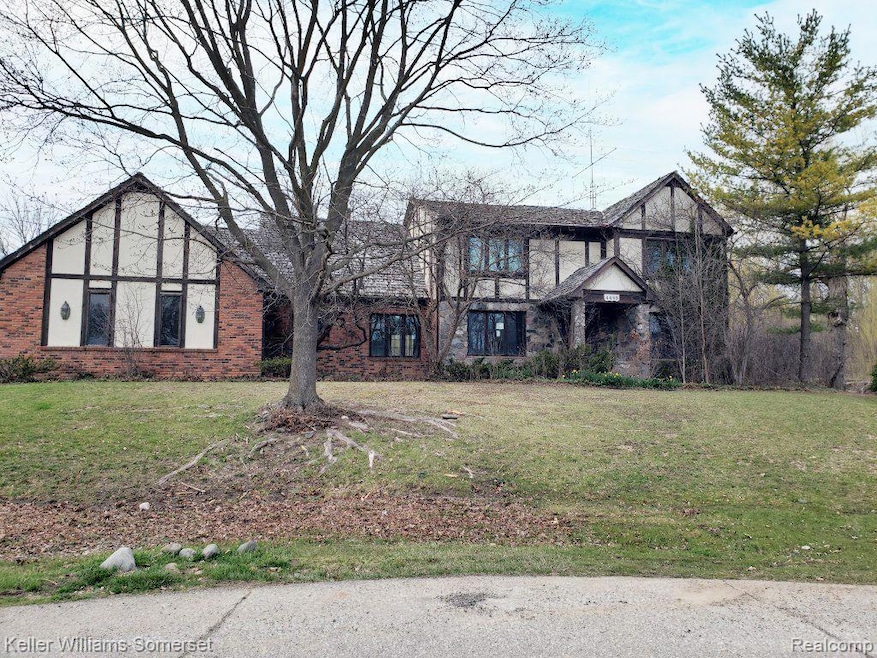4489 S Willoway Estates Ct, Bloomfield Hills, MI 48302 - photo 1