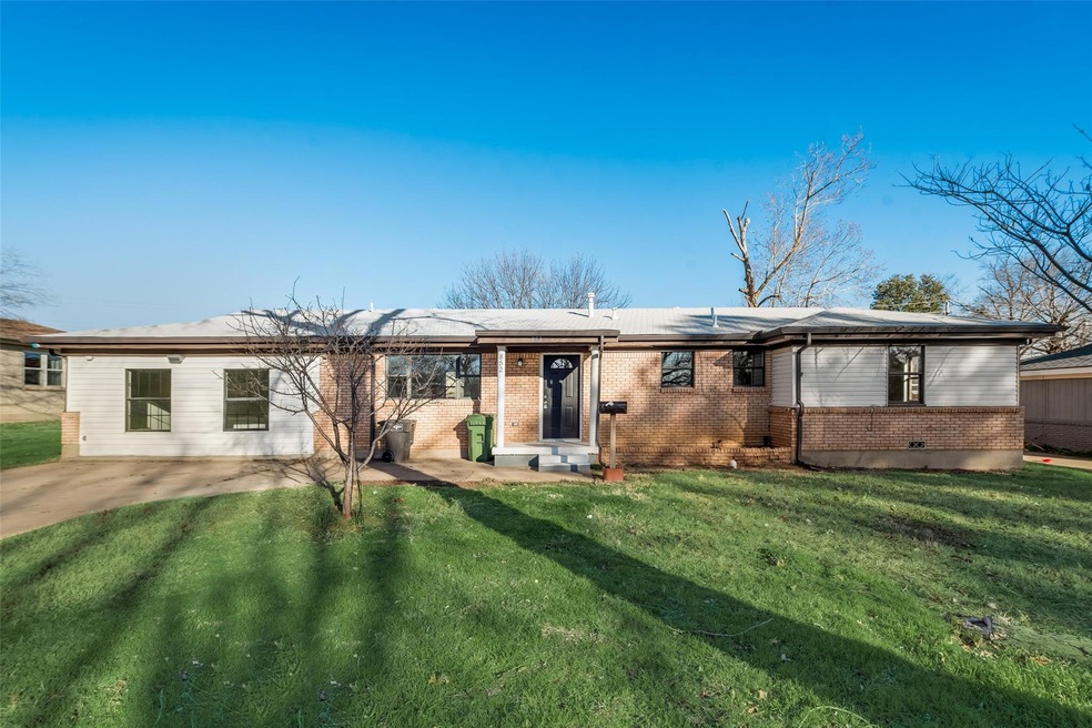 852 Dora St, Bedford, TX 76022 - photo 1