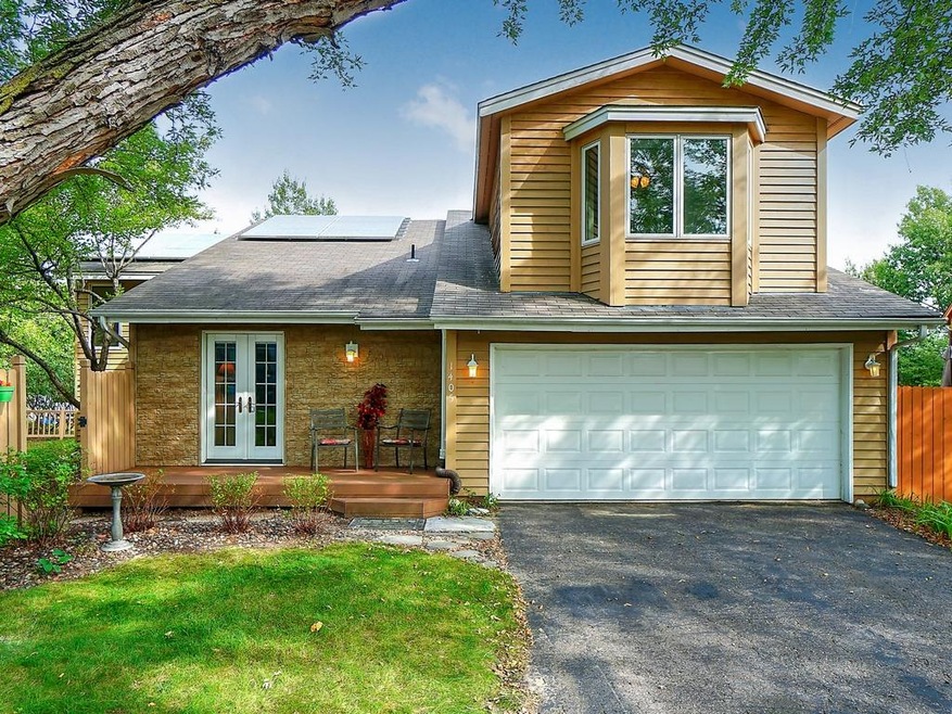 Welcome Home! Lower Electric Bill w/Solar Panels.