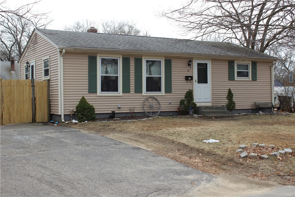 32 Sundance St, Warwick, RI 02886 - photo 1