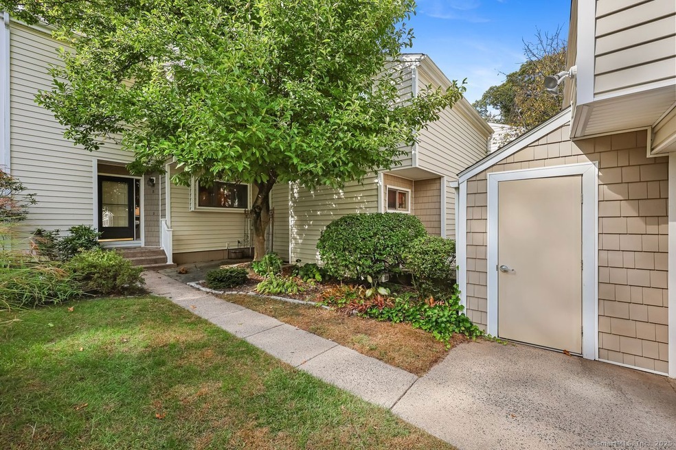 8 Currier Ct unit 8, Cheshire, CT 06410 - photo 1