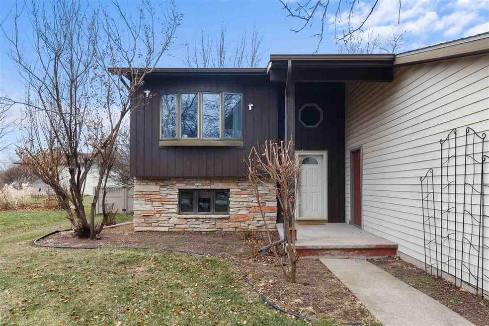 1940 W Glendale Ave, Appleton, WI 54914 - photo 1