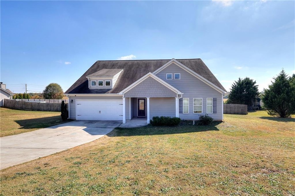 View of front of house with a front lawn and a gar