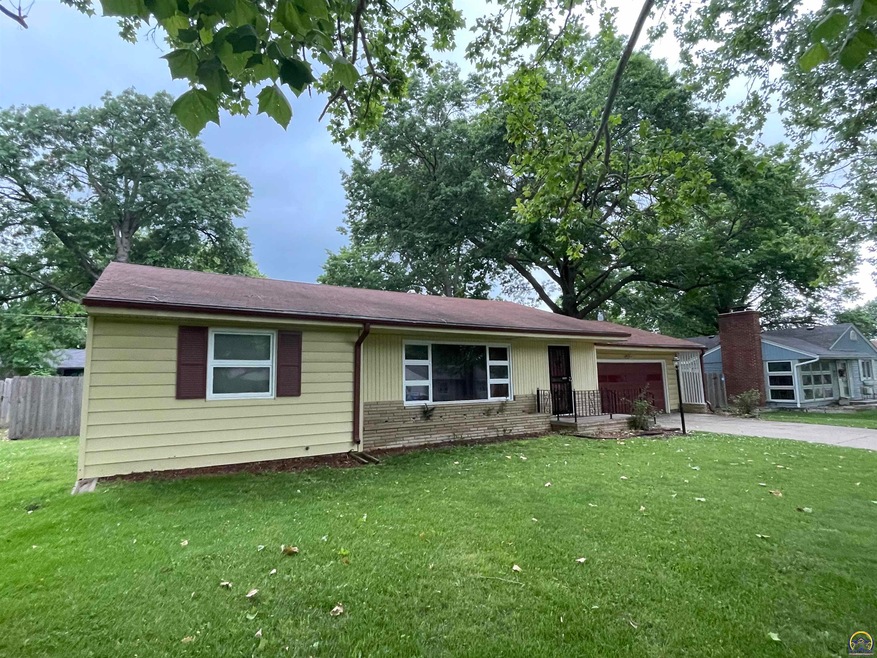 1409 SW Burnett Rd, Topeka, KS 66604 - photo 1