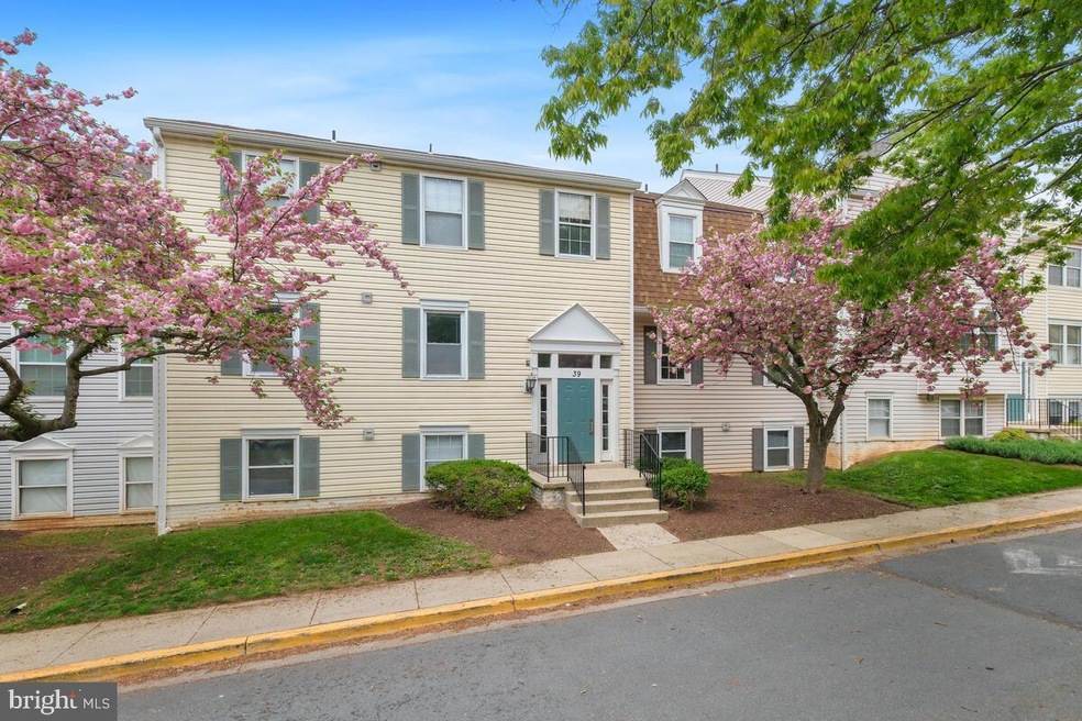 39 Pickering Ct unit 2, Germantown, MD 20874 - photo 1