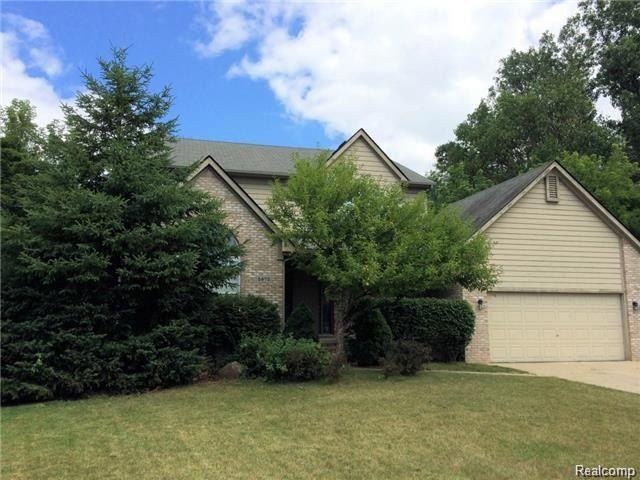 5872 Three Ponds Ct, West Bloomfield, MI 48324 - photo 1