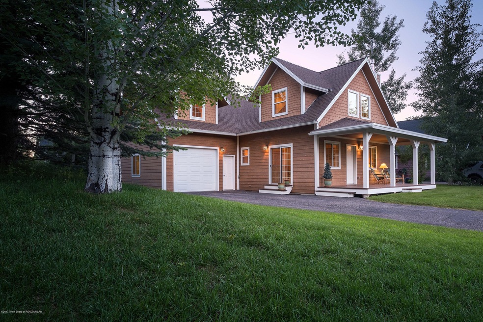 677 Streamside St, Driggs, ID 83422 - photo 1