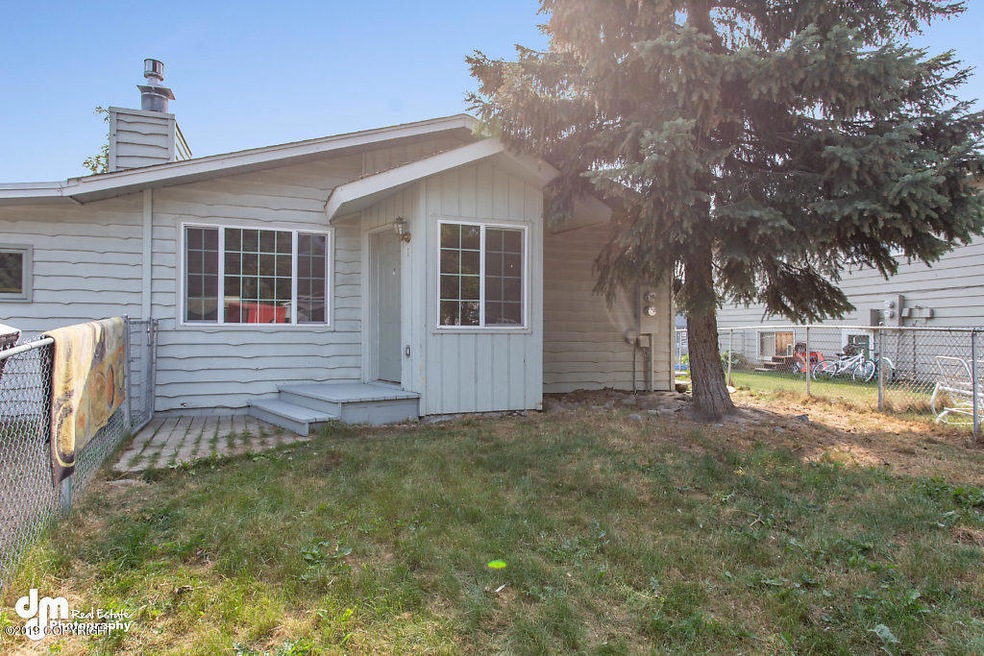 Front Yard_8023-SMALL