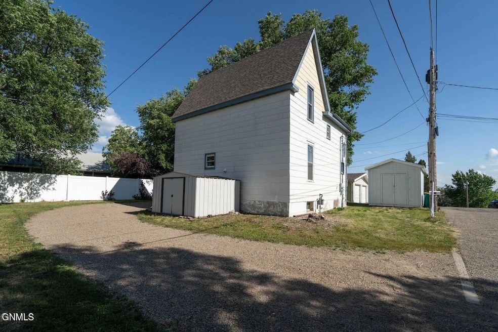 1204 2nd St NW, Mandan, ND 58554 - photo 1