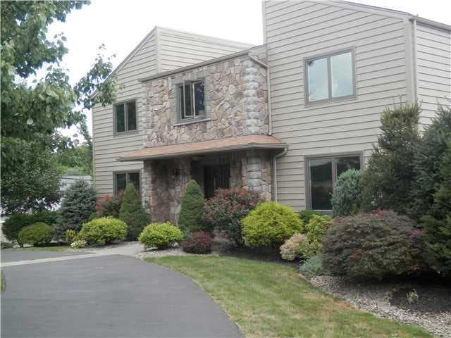 3 Tudor Ct, Bardonia, NY 10954 - photo 1