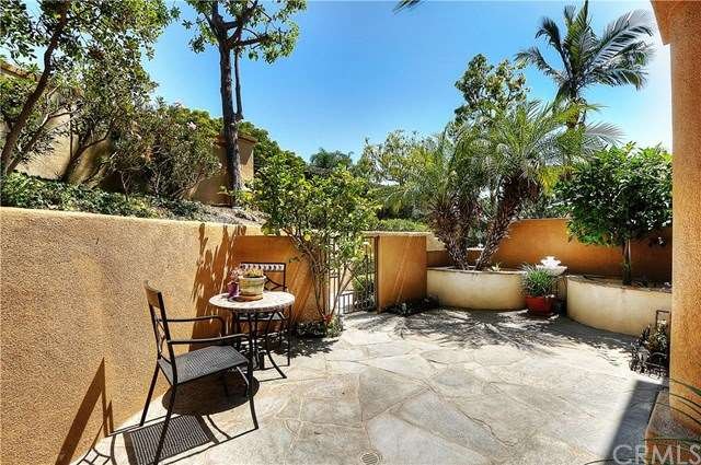 Ultra private and quaint wrap around patio complet