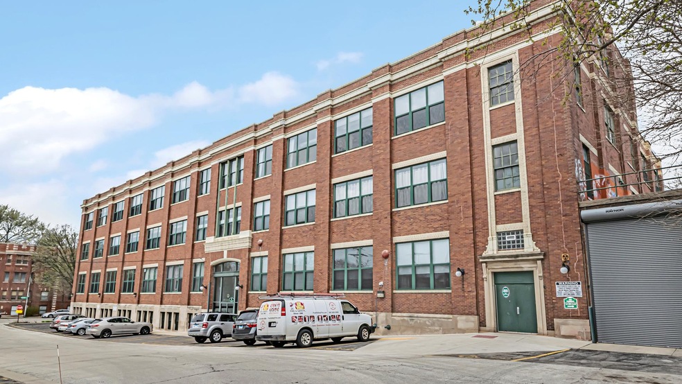 601 Linden Place unit 308, Evanston, IL 60202 - photo 1