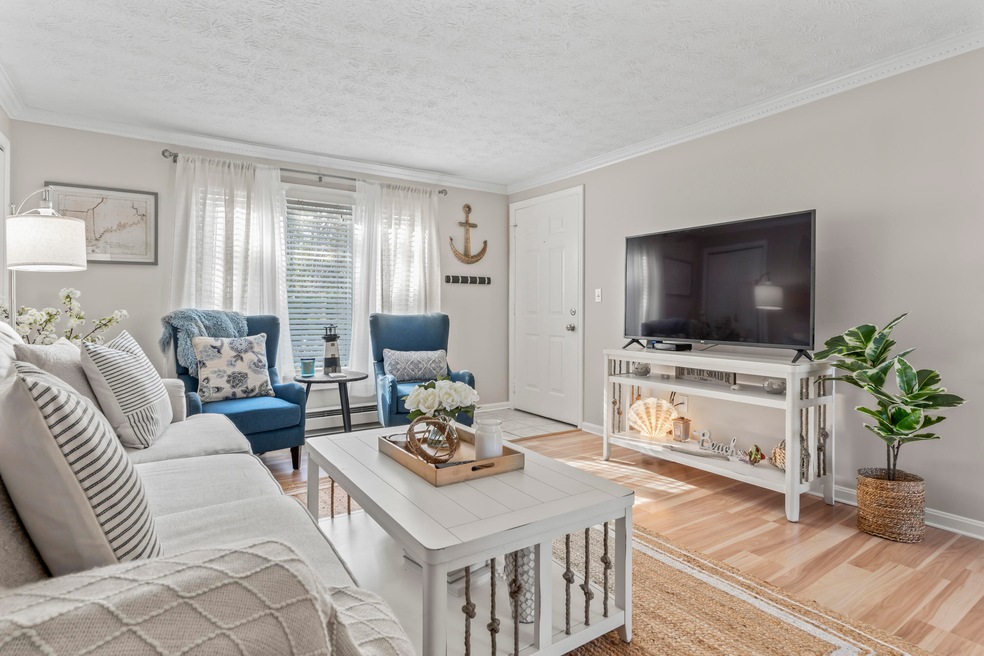 Sunny Year Round Condo!