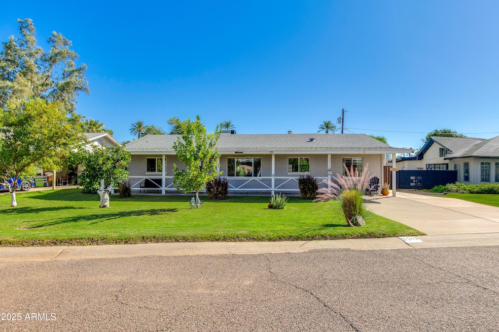 3313 N 43rd Place, Phoenix, AZ 85018 - photo 1