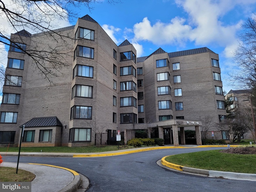 Towers Condominiums unit 408B, Baltimore, MD 21209 - photo 1