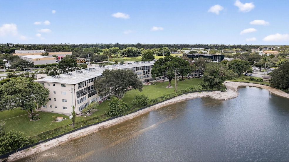 413 Southampton A, West Palm Beach, FL 33417 - photo 1