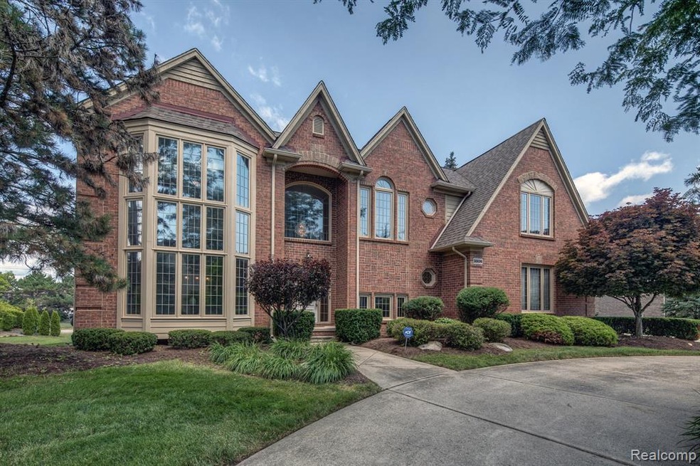 3806 Rosewood Ln, Rochester Hills, MI 48309 - photo 1