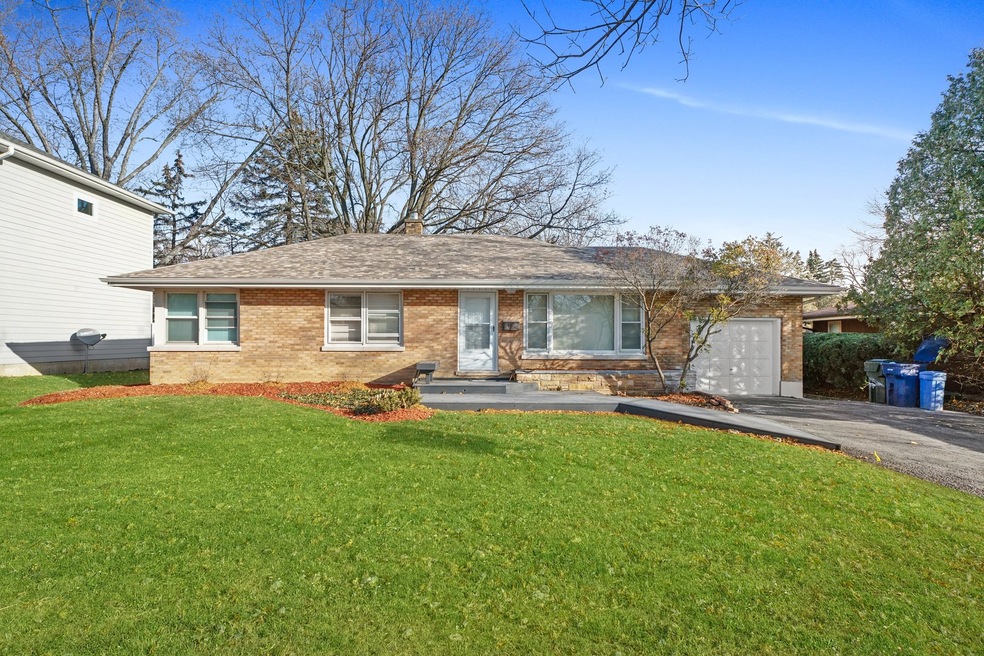 1422 N Webster St, Naperville, IL 60563 - photo 1