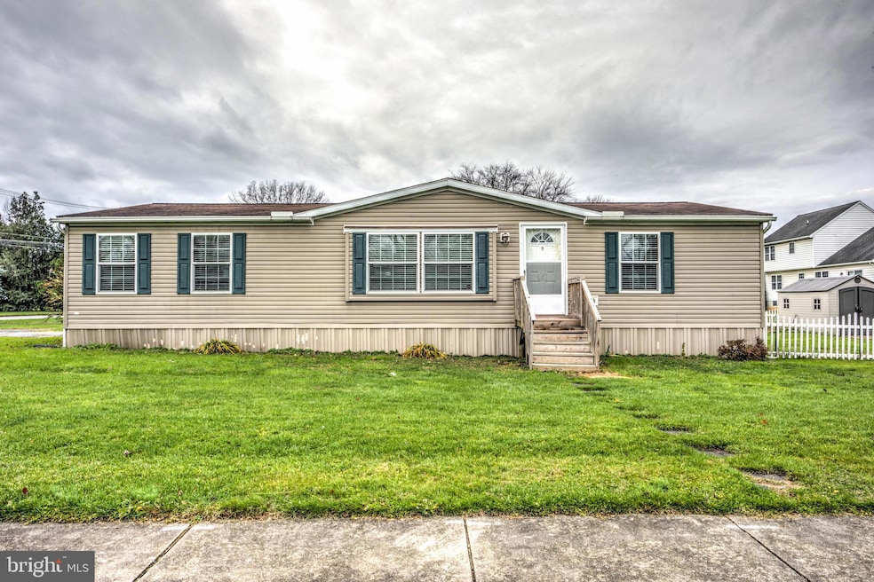 21 W Main St, Brownstown, PA 17508 - photo 1