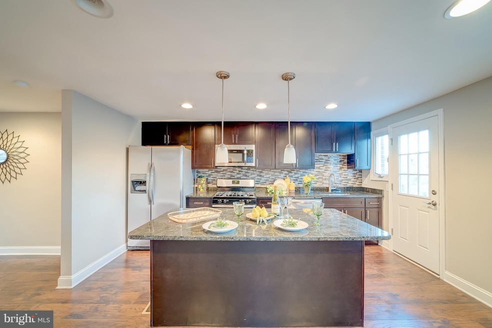 1042 Foxwood Ln, Essex, MD 21221 - photo 1