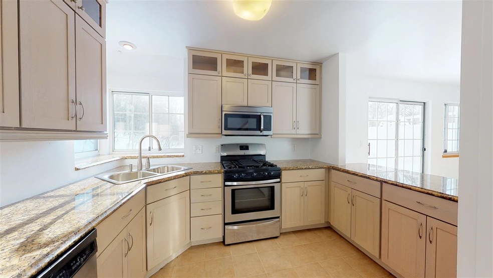 62 Winding Brook Dr, South Burlington, VT 05403 - photo 1