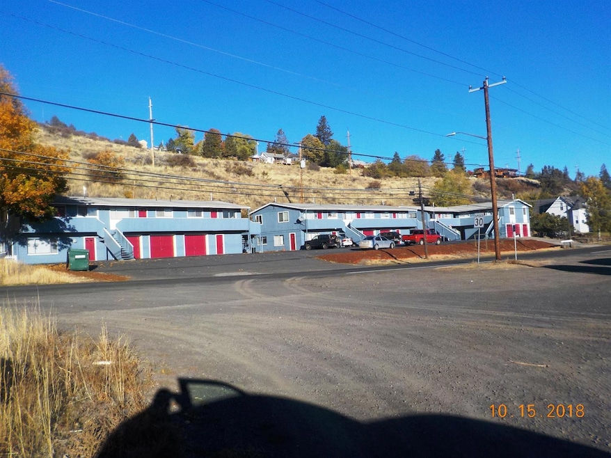 542 Riverside Dr, Klamath Falls, OR 97601 - photo 1