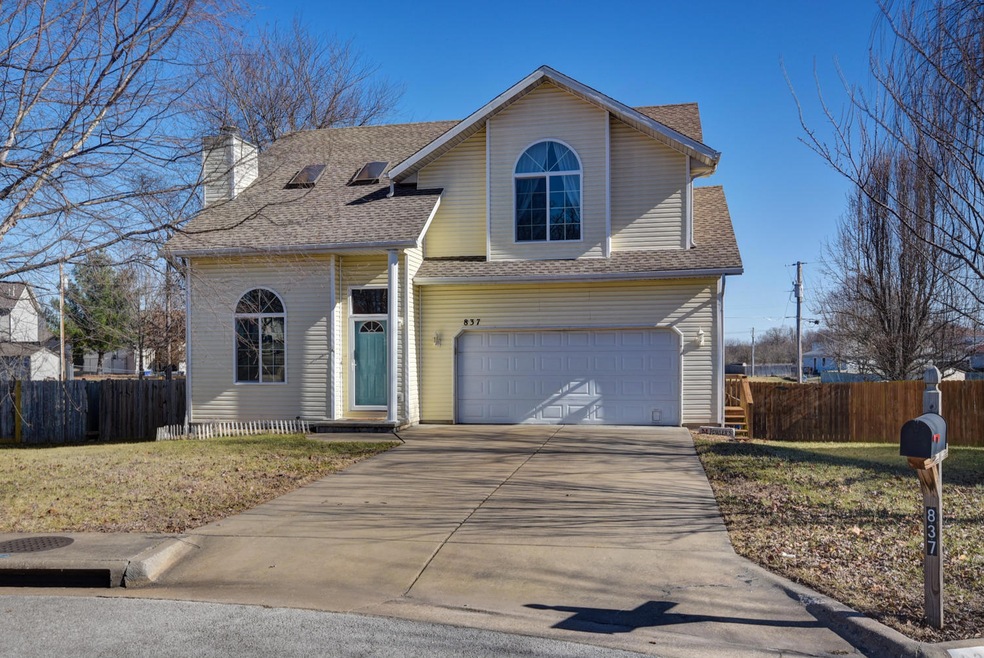837 W Hickory Nut Ct-1