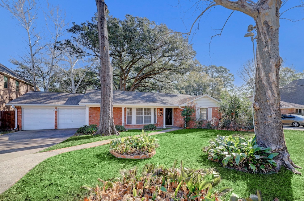 842 Riedel Dr, Houston, TX 77024 - photo 1