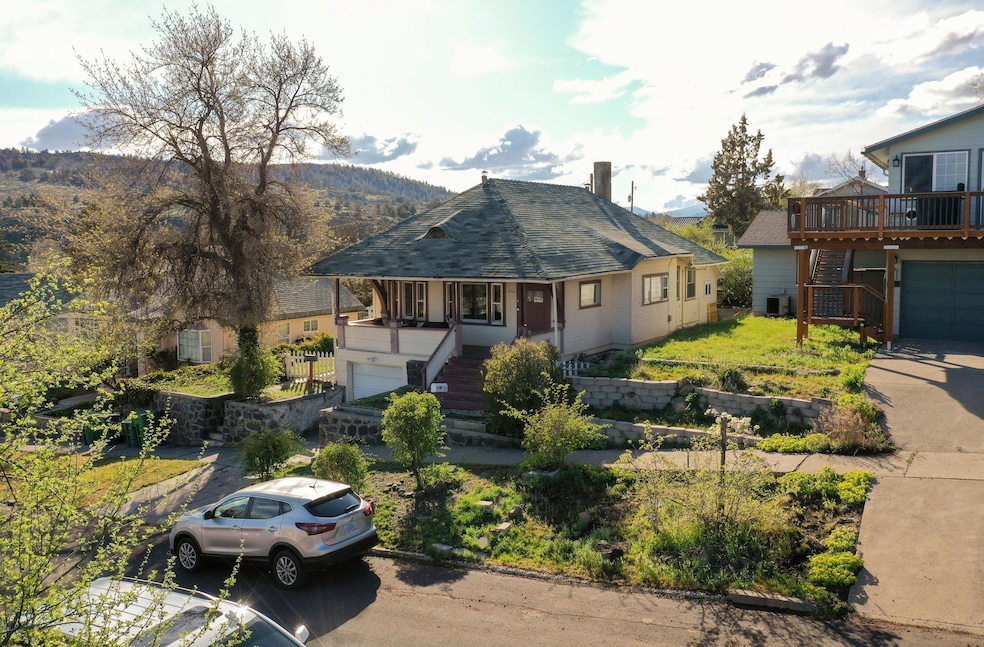 327 Jefferson St, Klamath Falls, OR 97601 - photo 1