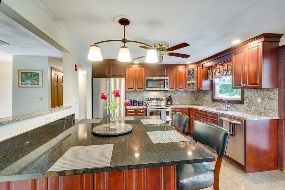 9 Hickory Hill Rd, Wakefield, MA 01880 - photo 1