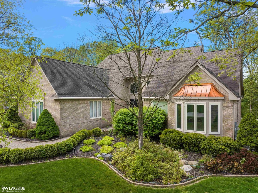 3236 Parkwood Dr, Rochester Hills, MI 48306 - photo 1