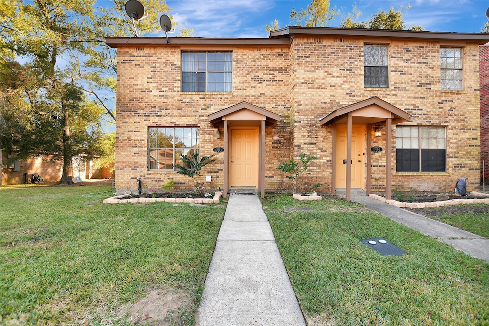 1706 Longview St unit 1, Conroe, TX 77301 - photo 1