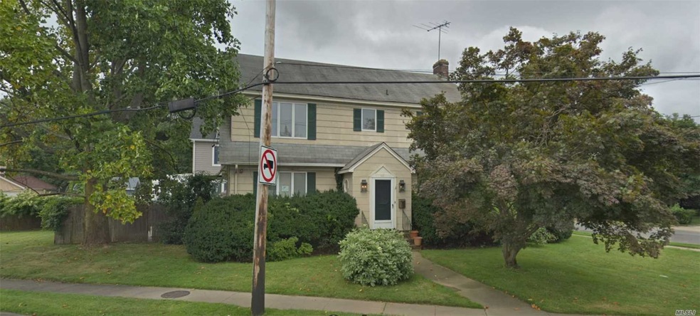 567 W Broadway, Cedarhurst, NY 11516 - photo 1